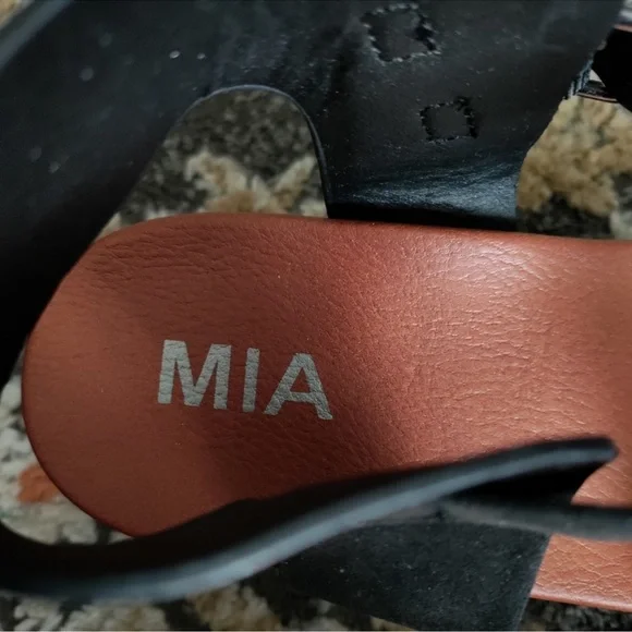 MIA Janyee Lug Sole Ankle Strap Sandals - Picture 10 of 11
